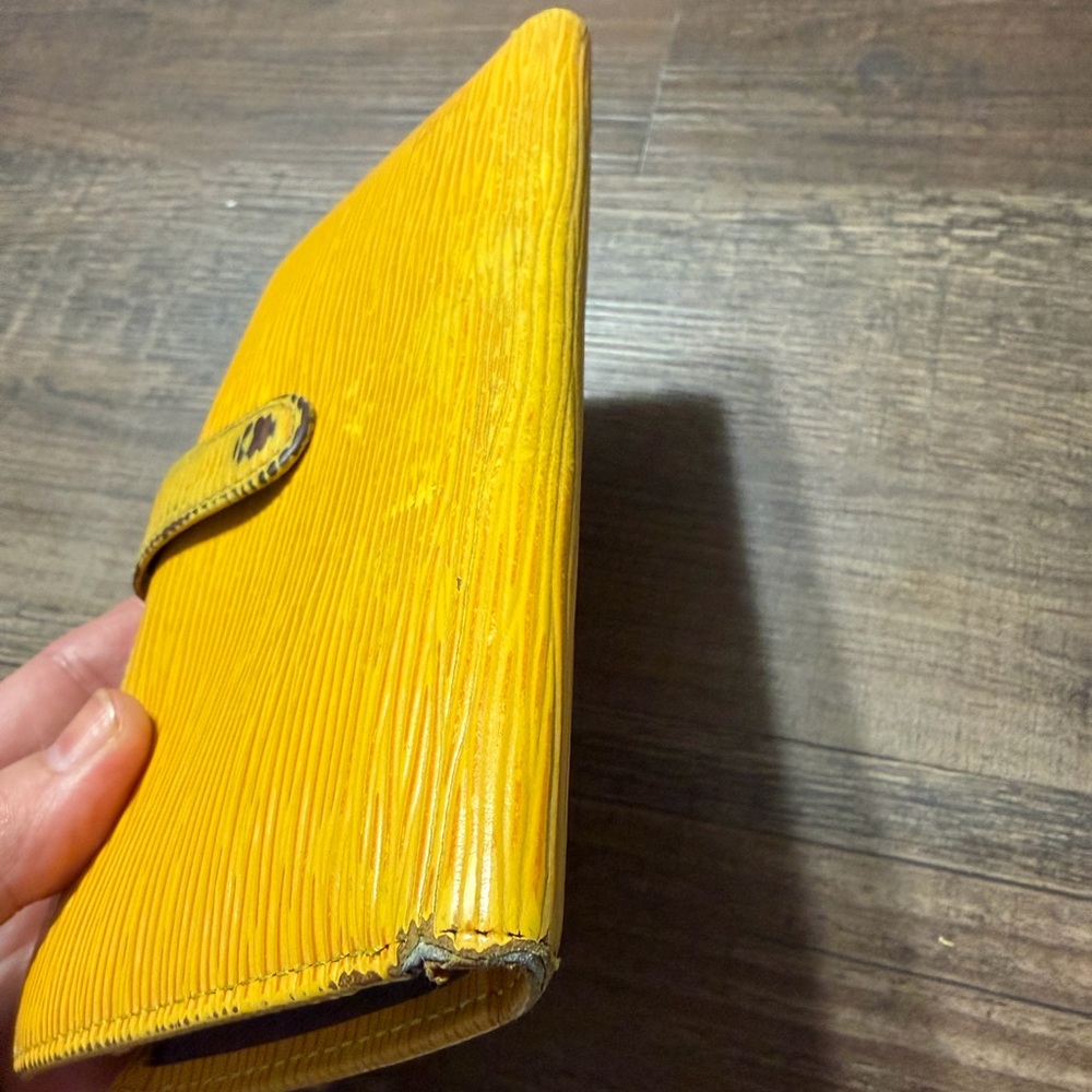 Authentic Louis Vuitton Yellow Epi Kiss Lock Wallet Vintage LV - Picture 8 of 16